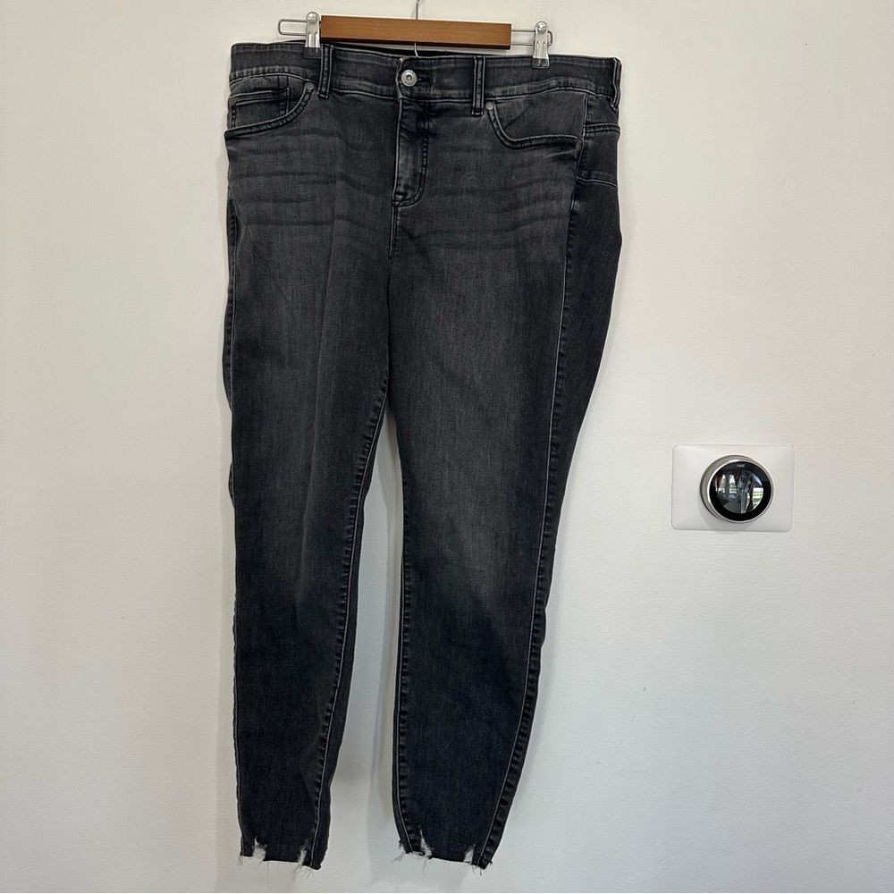 Torrid Bombshell Skinny Gray Raw‎ Hem Distressed Jeans 20R - Picture 2 of 6